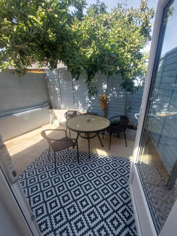 New, Stylish Studio Flat With Private Patio And Free On-Street Parking Check Out At 11Am Bournemouth Exterior foto