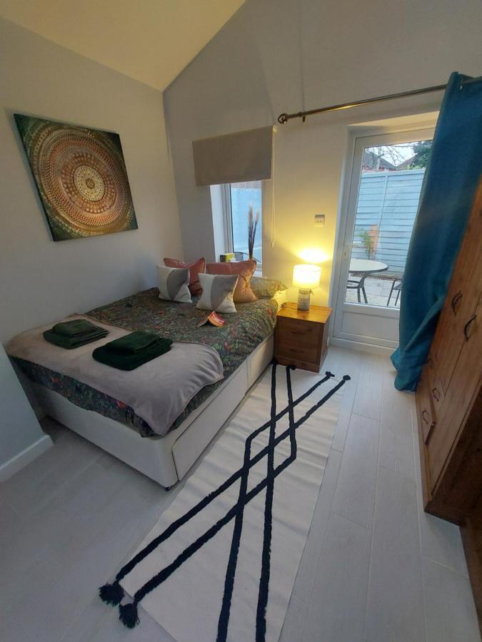 New, Stylish Studio Flat With Private Patio And Free On-Street Parking Check Out At 11Am Bournemouth Exterior foto
